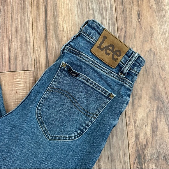 Vintage LEE Women's High Rise Flare Jeans Stretch Size: 24x33 (tag: 26) - Picture 2 of 7